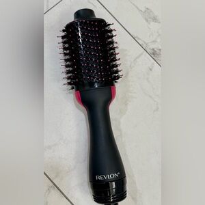 Revlon One-step volumizer hair dryer and styler